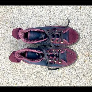 Converse High-Tops Color-Blocked Navy & Burgundy